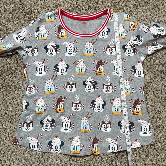 Disney Store Mickey Mouse & Friends Grey Holiday Pajamas Set L Hot Cocoa Mugs - Picture 8 of 10